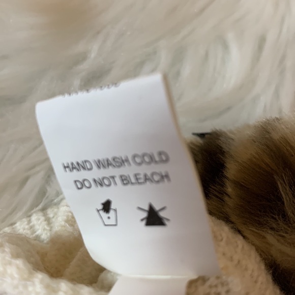 Mud Pie off white gloves with faux leopard fur cuffs and rhinestone “ring” New - Picture 6 of 7